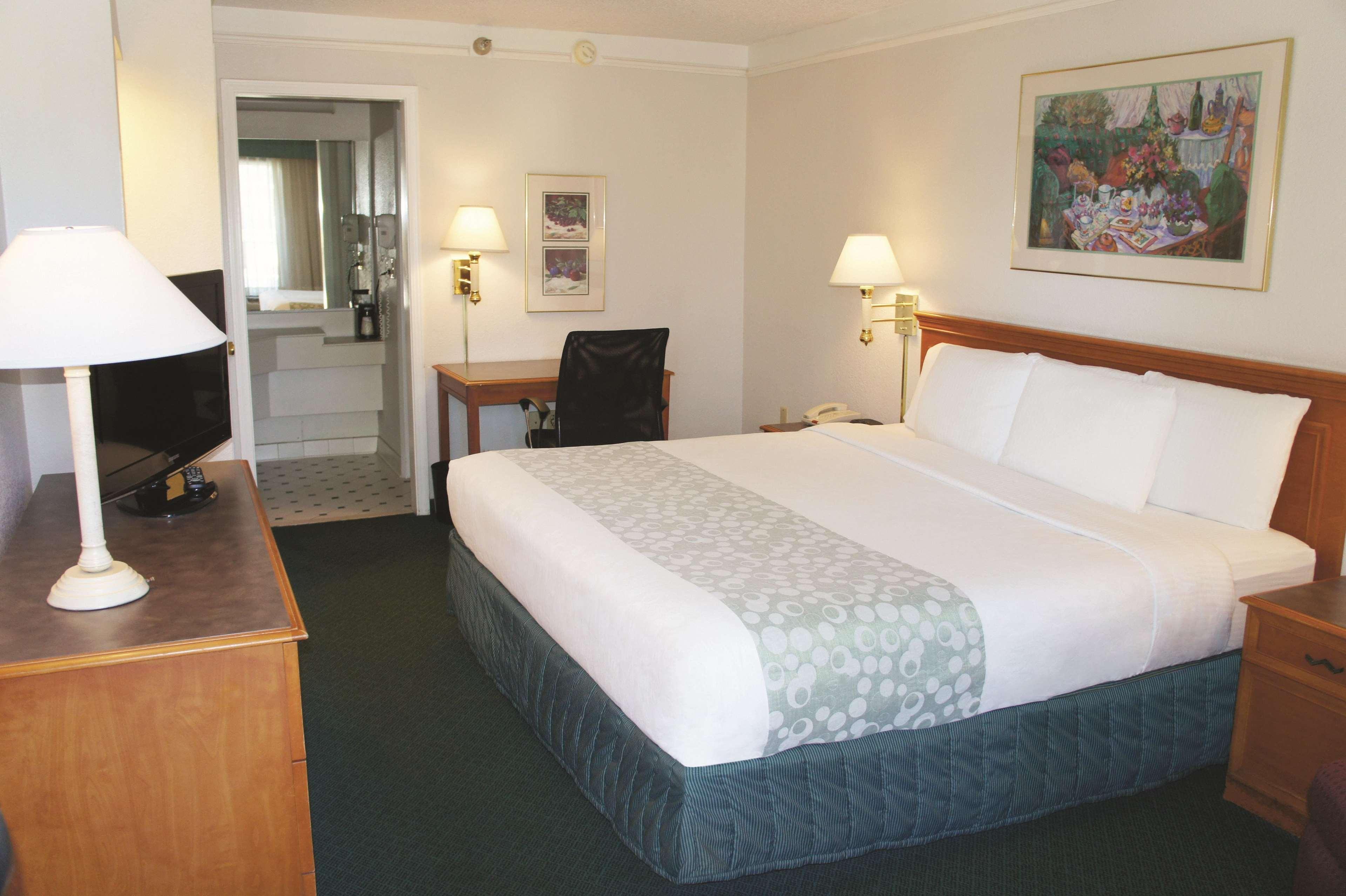 Super 8 By Wyndham Savannah Extérieur photo