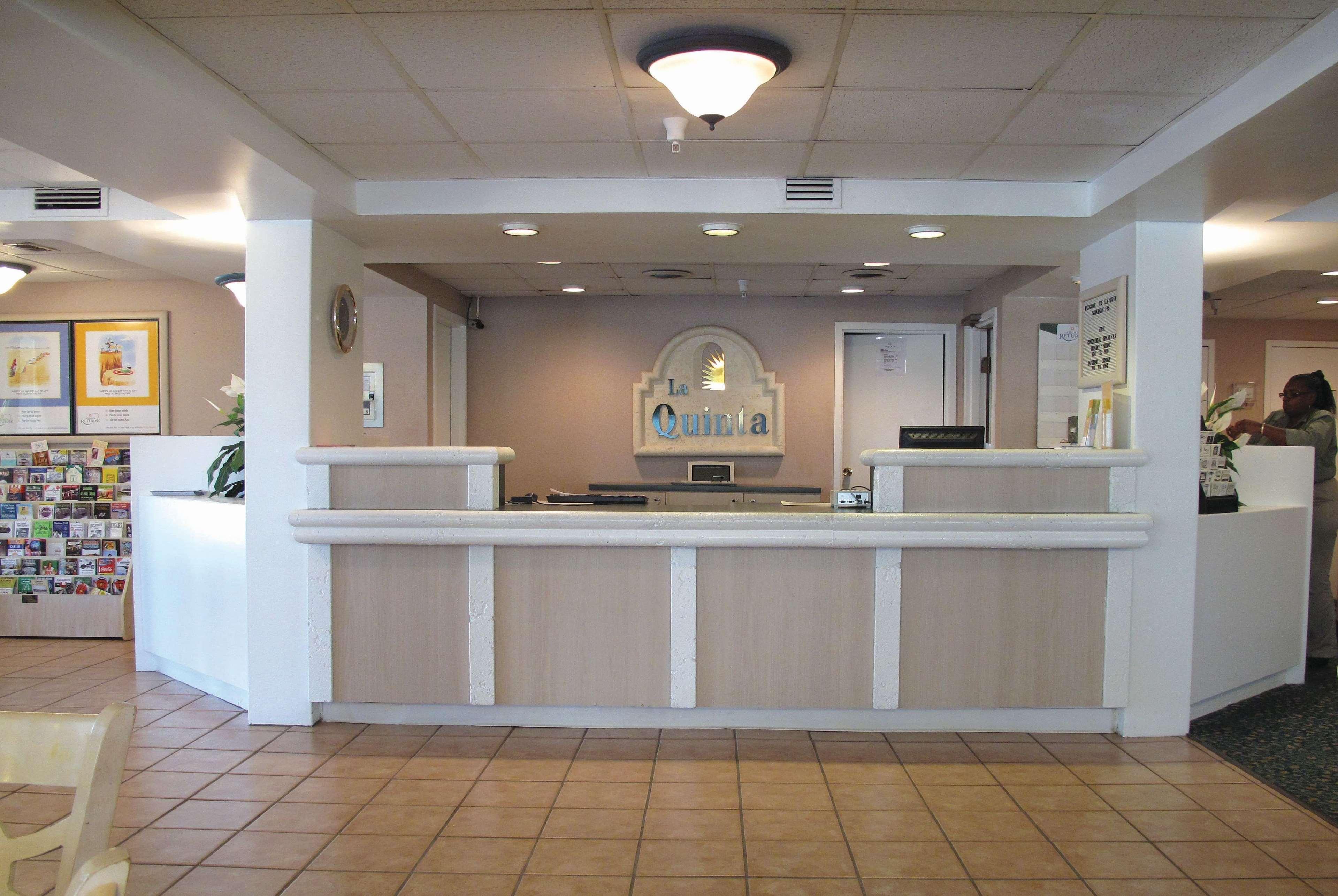Super 8 By Wyndham Savannah Extérieur photo