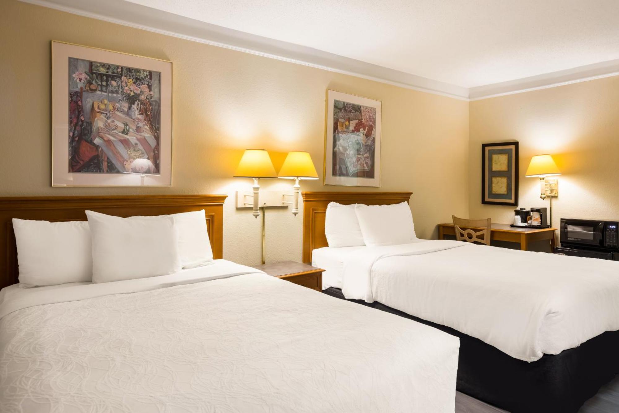 Super 8 By Wyndham Savannah Extérieur photo