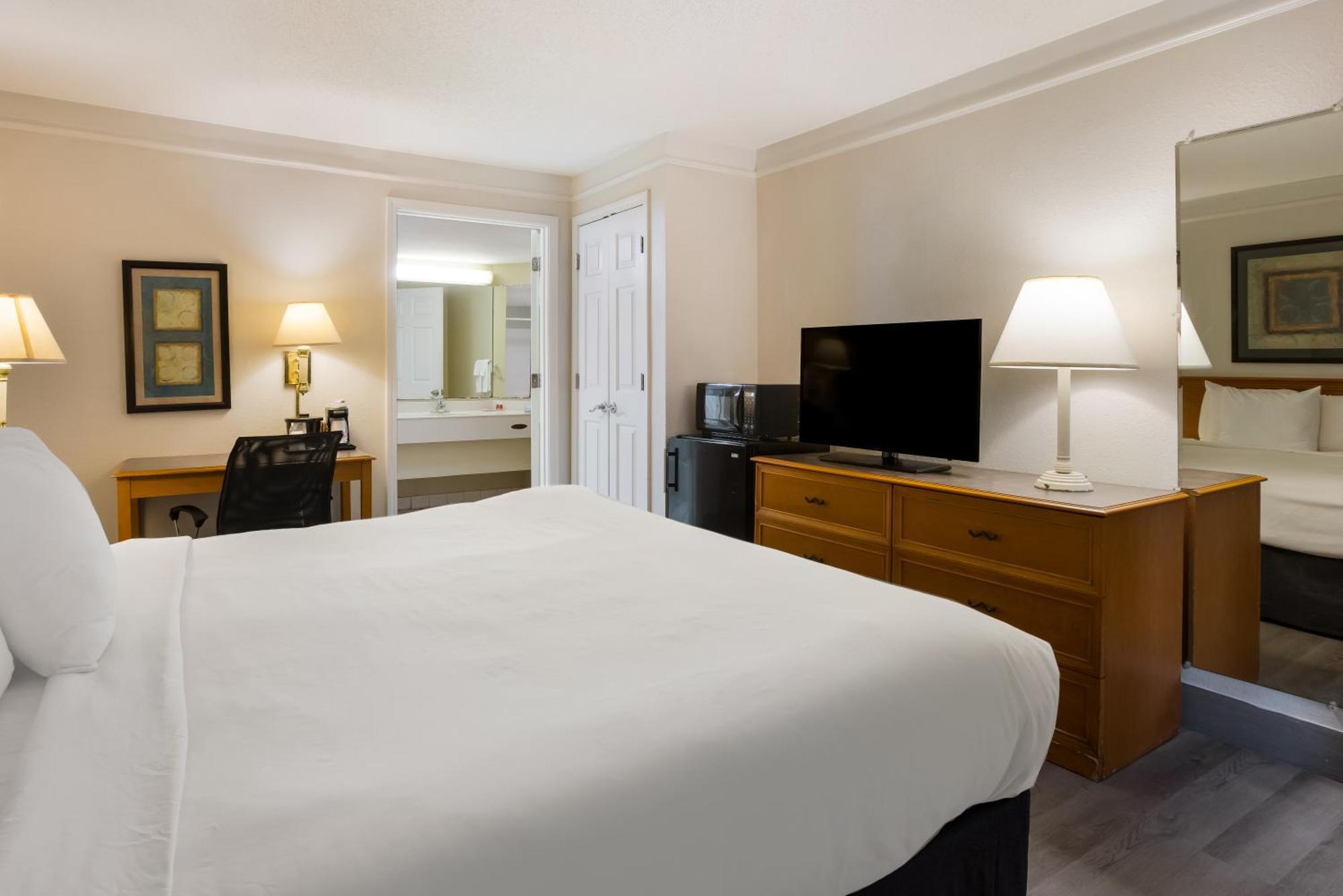 Super 8 By Wyndham Savannah Extérieur photo