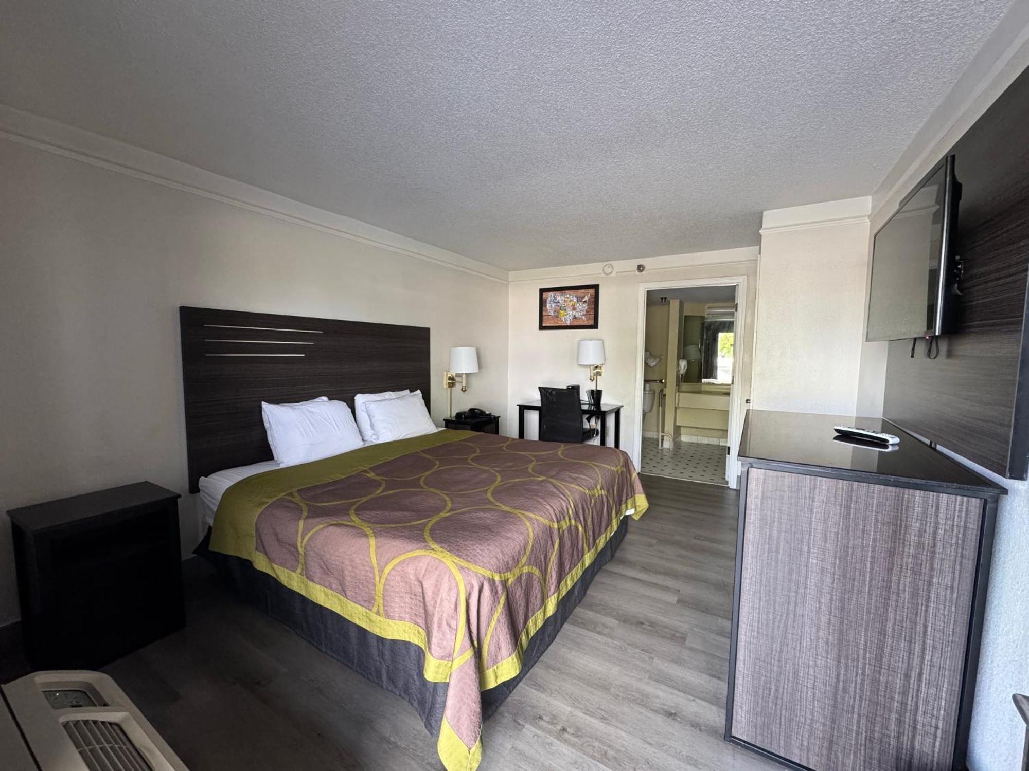 Super 8 By Wyndham Savannah Extérieur photo